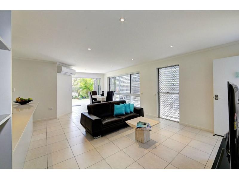 Unit 2/6-8 McDougall Street, Bargara QLD 4670