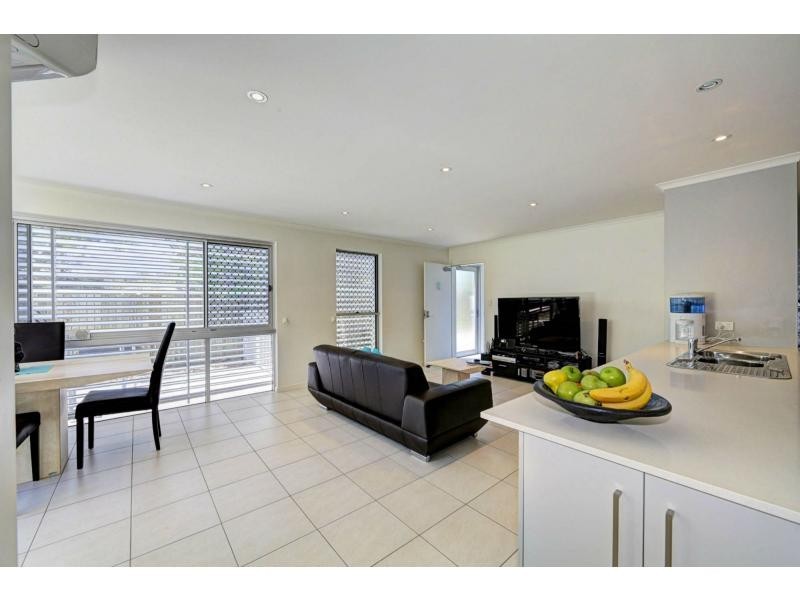 Unit 2/6-8 McDougall Street, Bargara QLD 4670
