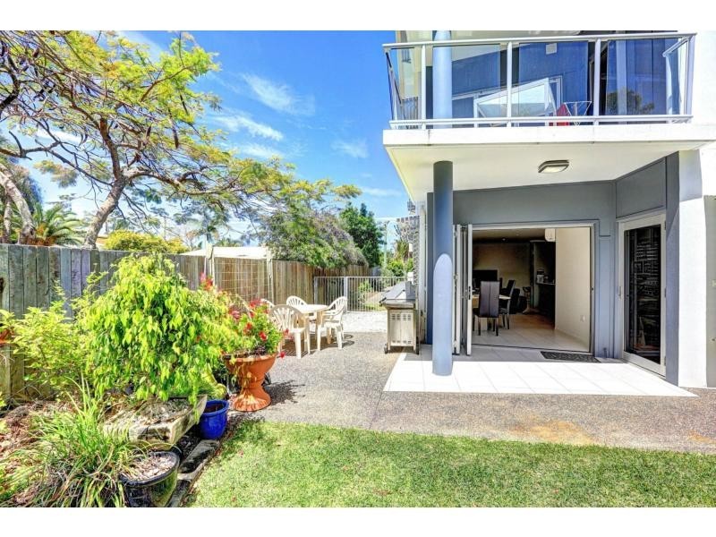 Unit 2/6-8 McDougall Street, Bargara QLD 4670