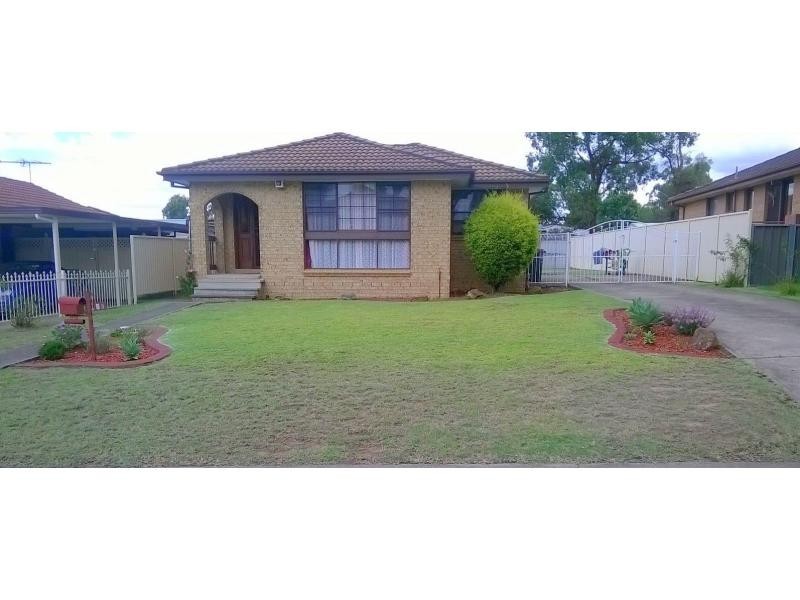 13 Lenton Street, Oakhurst NSW 2761