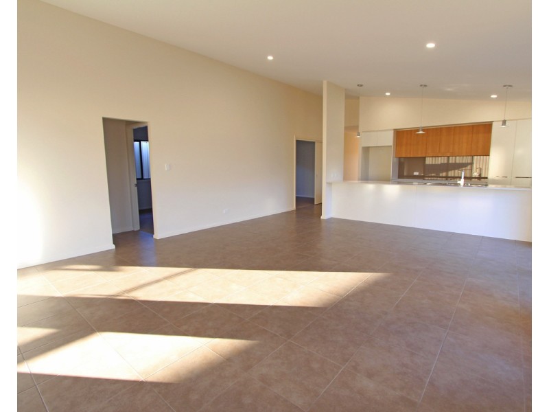 8 Solomon Drive, Lake Cathie NSW 2445