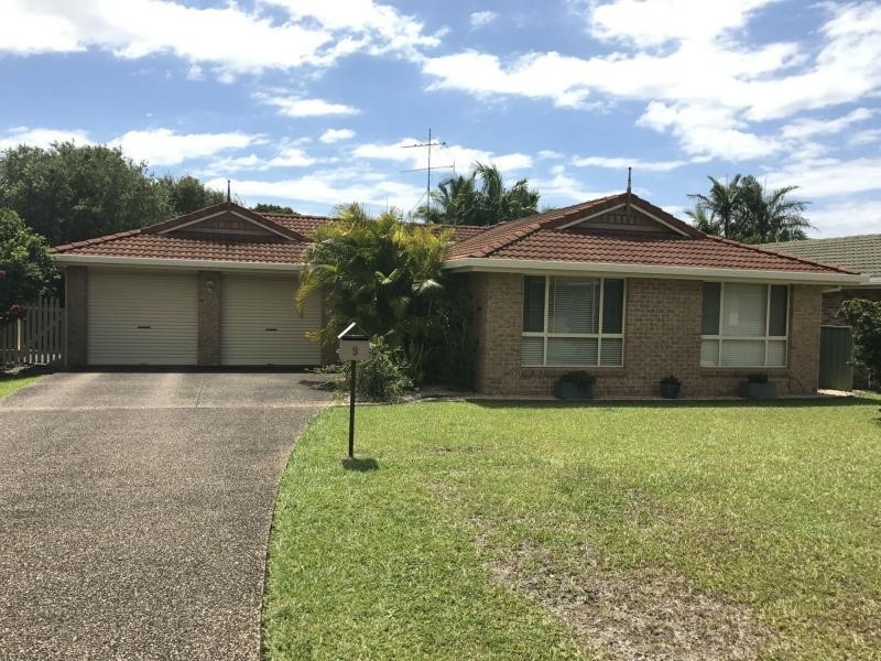 9 Yarra Avenue, Innes Lake, Port Macquarie NSW 2444