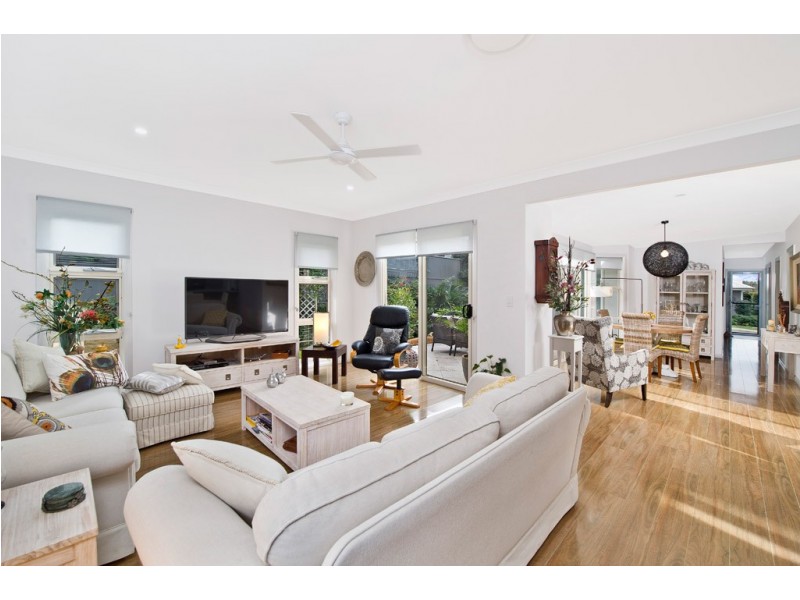 9 Southern Ocean St, Lake Cathie NSW 2445