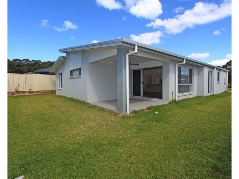 12 Solomon Drive, Lake Cathie NSW 2445