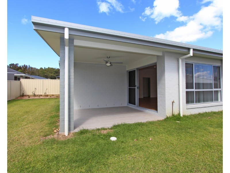 12 Solomon Drive, Lake Cathie NSW 2445