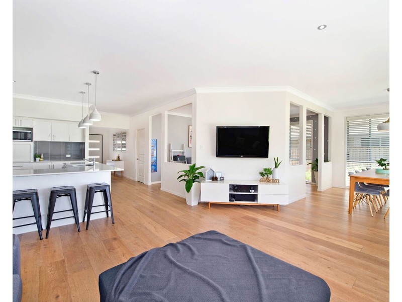 77 Capital Dr, Thrumster NSW 2444