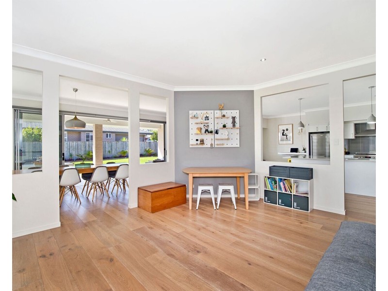 77 Capital Dr, Thrumster NSW 2444