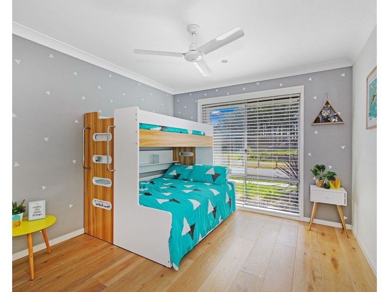 77 Capital Dr, Thrumster NSW 2444