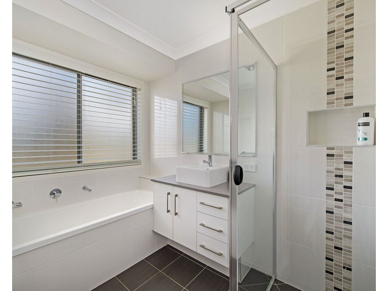 77 Capital Dr, Thrumster NSW 2444