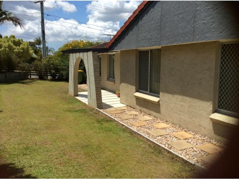 2 Owens Crescent, Regents Park QLD 4118