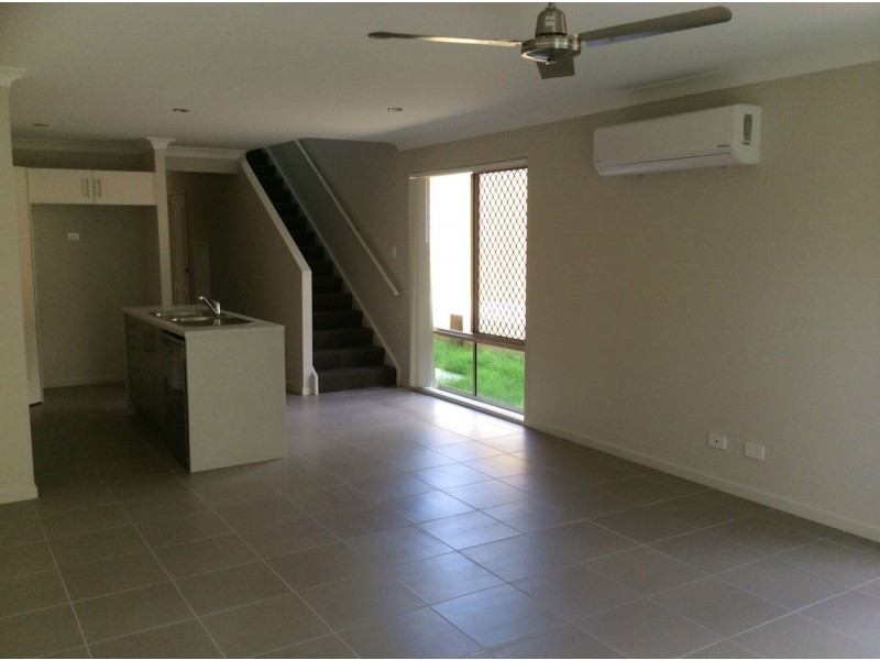 1/6 Hermes Way St, Wulkuraka QLD 4305