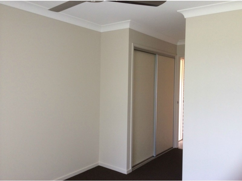 1/6 Hermes Way St, Wulkuraka QLD 4305