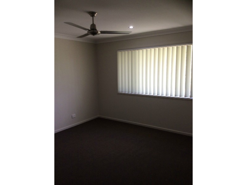 1/6 Hermes Way St, Wulkuraka QLD 4305