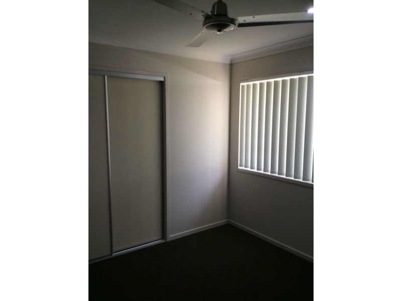 1/6 Hermes Way St, Wulkuraka QLD 4305