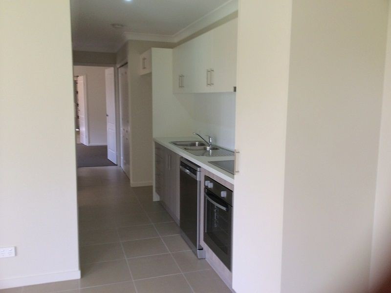 2/8 Hermes Way, Wulkuraka QLD 4305