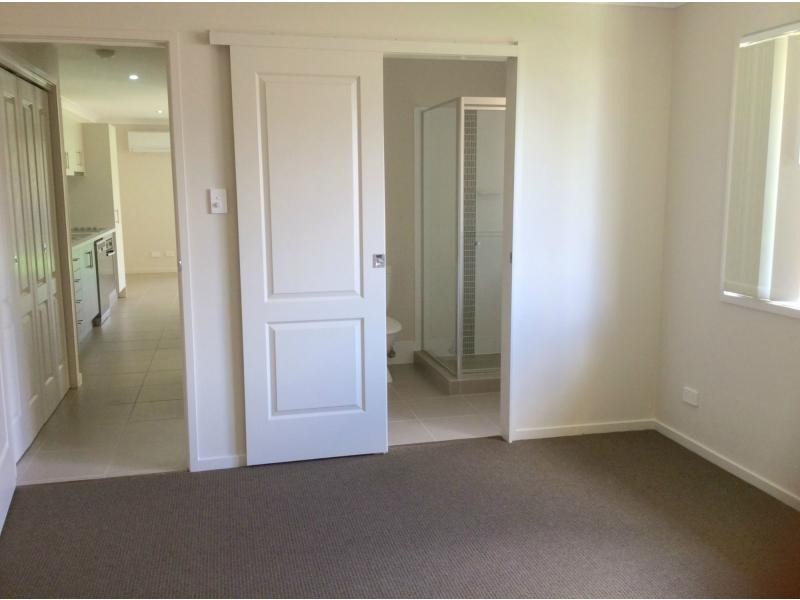 2/8 Hermes Way, Wulkuraka QLD 4305