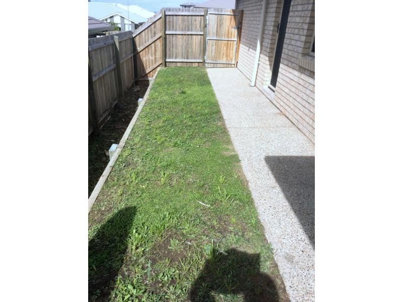 2/8 Hermes Way, Wulkuraka QLD 4305