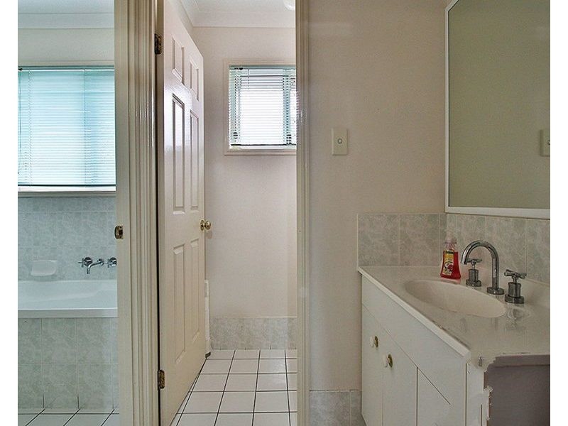 11 Cherrytree Place, Waterford West QLD 4133