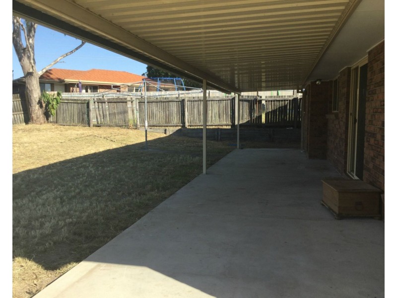 4 Leigh Place, Edens Landing QLD 4207