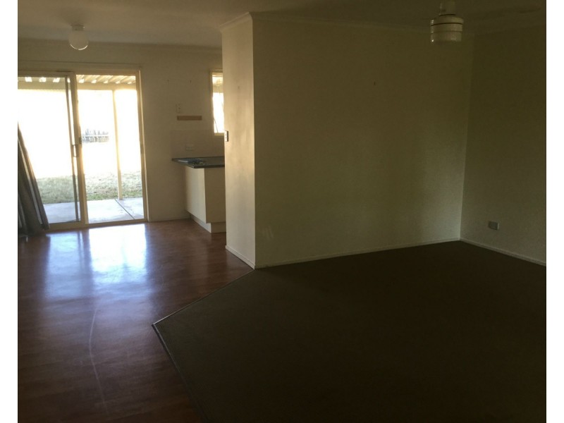 4 Leigh Place, Edens Landing QLD 4207