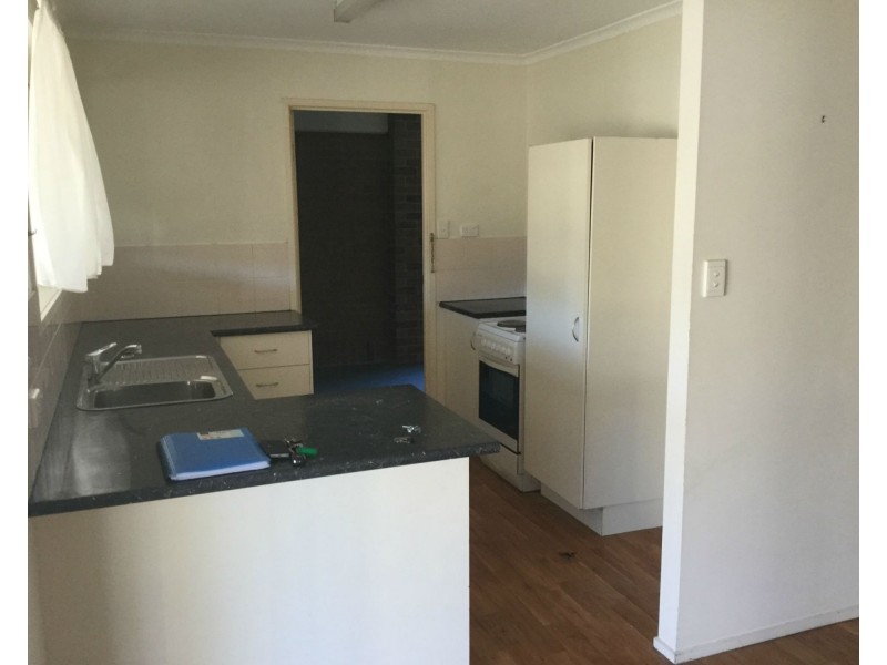 4 Leigh Place, Edens Landing QLD 4207