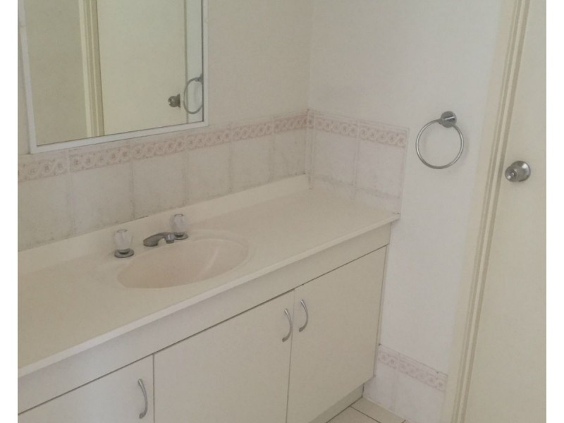 4 Leigh Place, Edens Landing QLD 4207