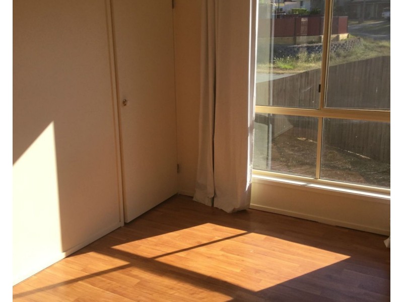 4 Leigh Place, Edens Landing QLD 4207