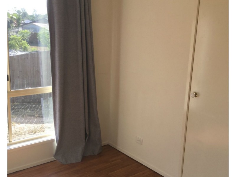 4 Leigh Place, Edens Landing QLD 4207