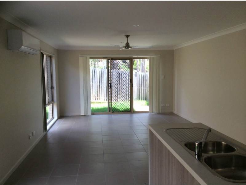 1/8 Hermes Way, Wulkuraka QLD 4305