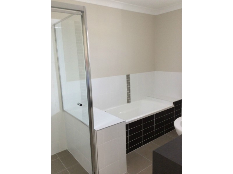 1/8 Hermes Way, Wulkuraka QLD 4305