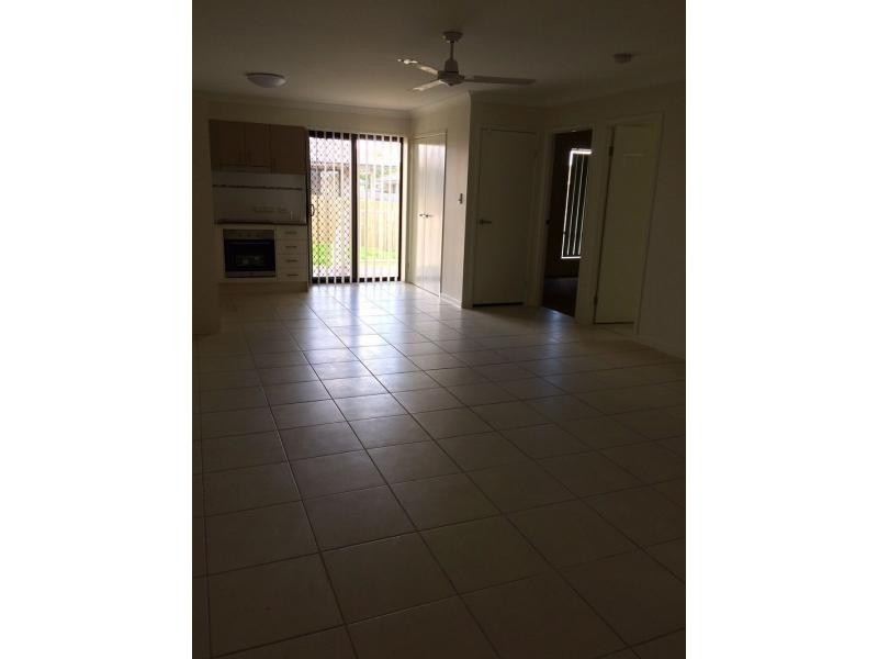 2/13 Vivian Hancock Drive, North Booval QLD 4304