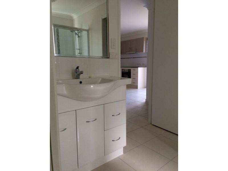 2/13 Vivian Hancock Drive, North Booval QLD 4304