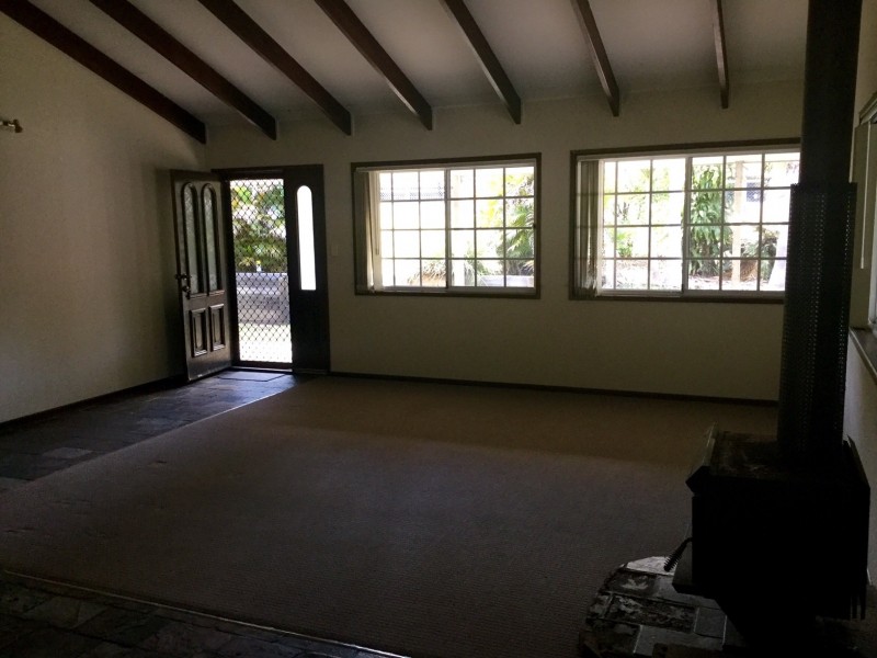 6-8 Holyrood Ct, Munruben QLD 4125