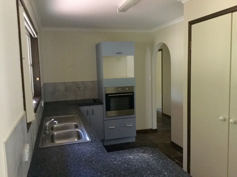 6-8 Holyrood Ct, Munruben QLD 4125