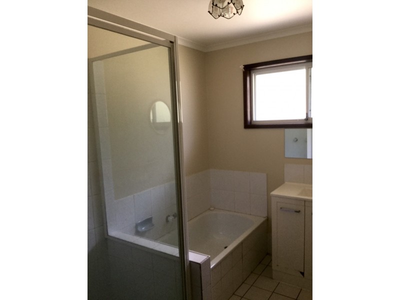 6-8 Holyrood Ct, Munruben QLD 4125