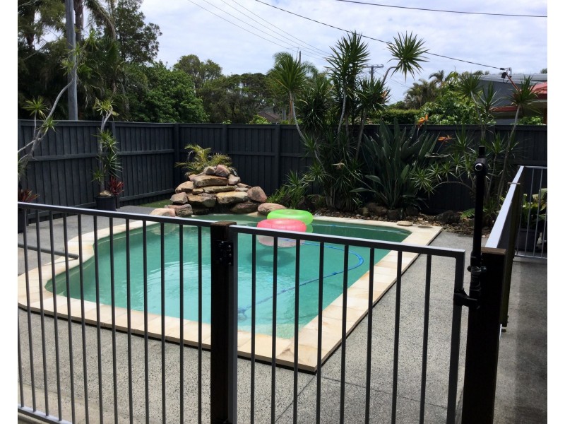 5 Mokera Ave, Palm Beach QLD 4221