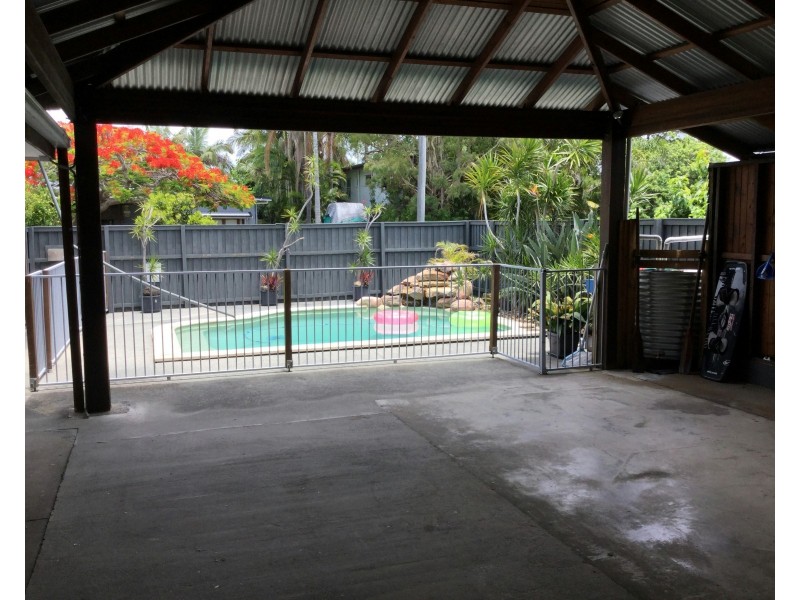 5 Mokera Ave, Palm Beach QLD 4221