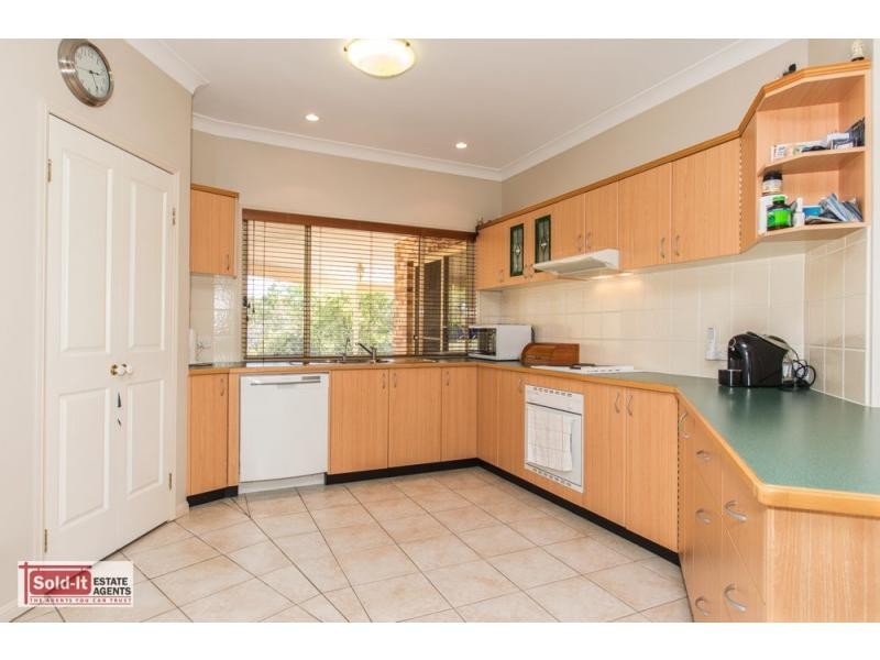 1 Creekwood Court, Warner QLD 4500