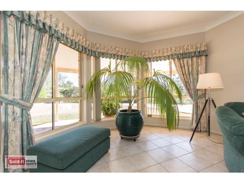 1 Creekwood Court, Warner QLD 4500