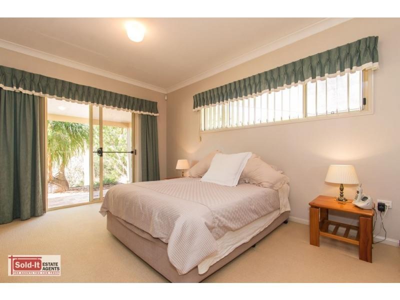 1 Creekwood Court, Warner QLD 4500