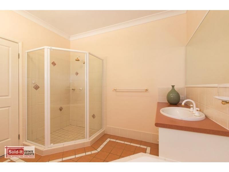 1 Creekwood Court, Warner QLD 4500