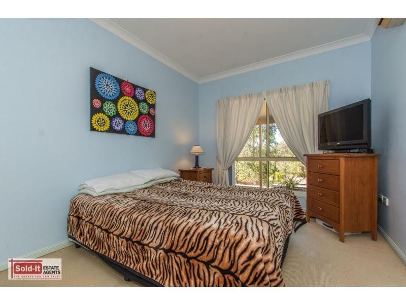 1 Creekwood Court, Warner QLD 4500