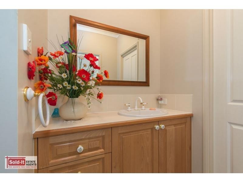 1 Creekwood Court, Warner QLD 4500