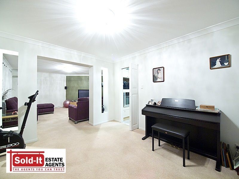 8 Corso Street, Eatons Hill QLD 4037