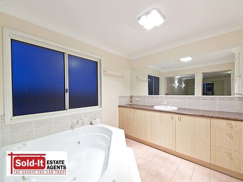 8 Corso Street, Eatons Hill QLD 4037