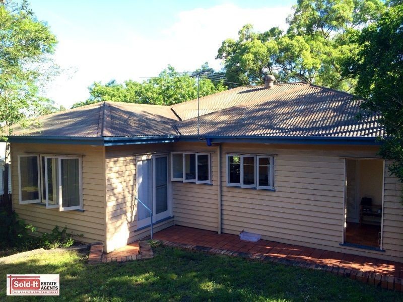 11 Quentin Street, Chapel Hill QLD 4069