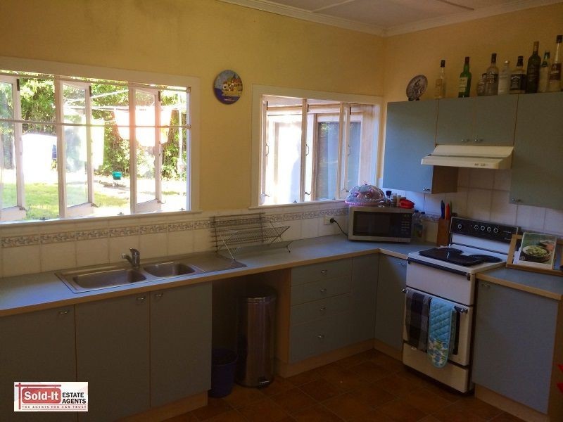 11 Quentin Street, Chapel Hill QLD 4069