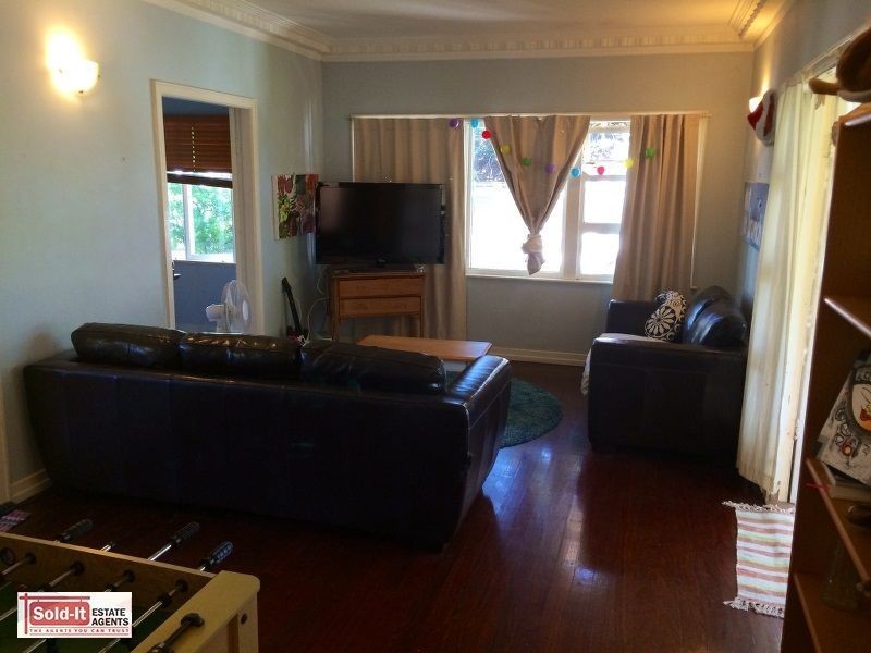 11 Quentin Street, Chapel Hill QLD 4069