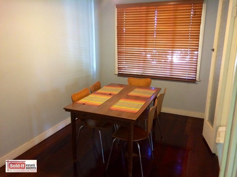 11 Quentin Street, Chapel Hill QLD 4069