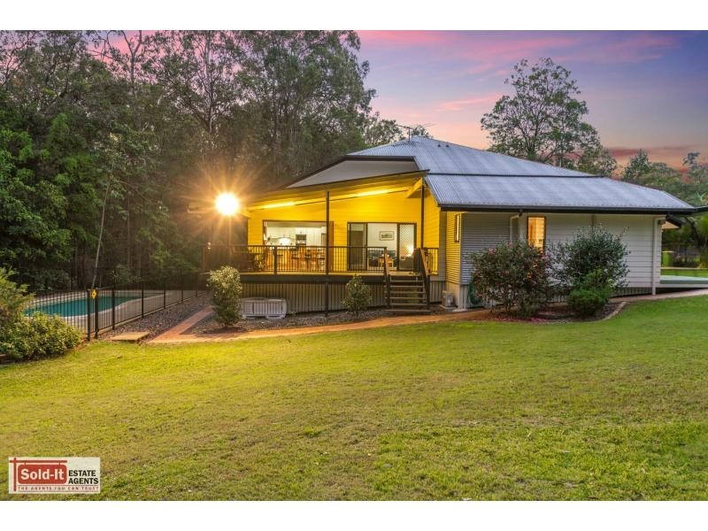 18 Edenderry Court, Eatons Hill QLD 4037